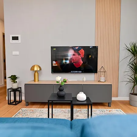 Luxury With Private Garden Задар