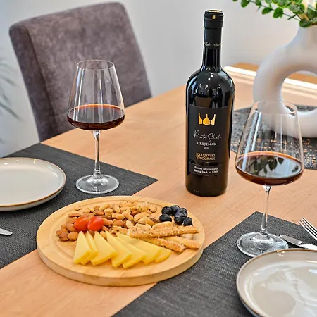 Luxury With Private Garden Задар