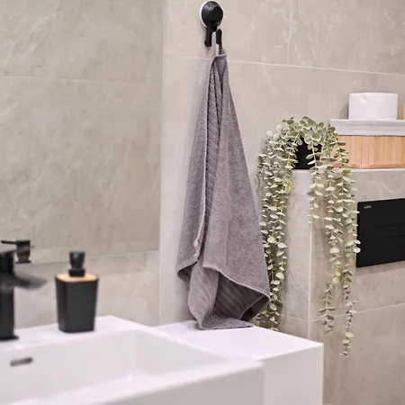 Luxury With Private Garden Апартаменты