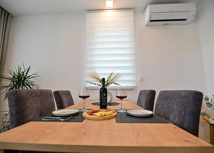 Luxury With Private Garden Appartement Zadar