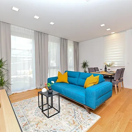 Luxury With Private Garden Задар