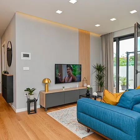 Luxury With Private Garden Zadar