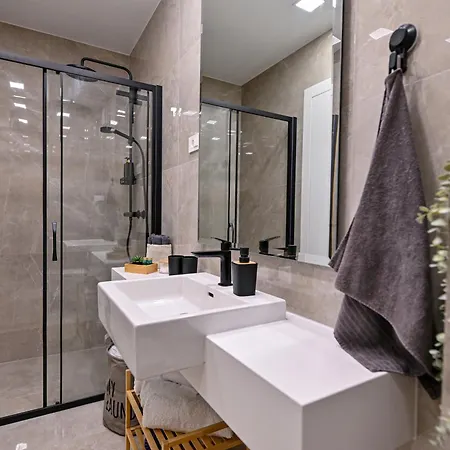 Luxury With Private Garden Задар