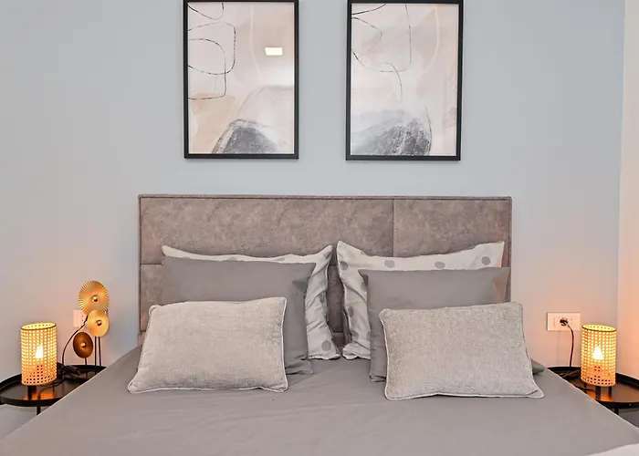 Luxury With Private Garden Appartement Zadar